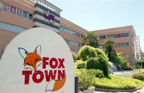 fox town outlet.